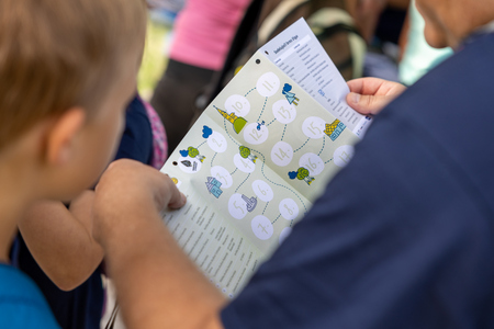 Pot ob reki, ki povezuje (3)